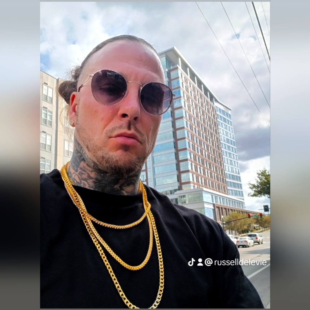 Meet your Posher, Russell